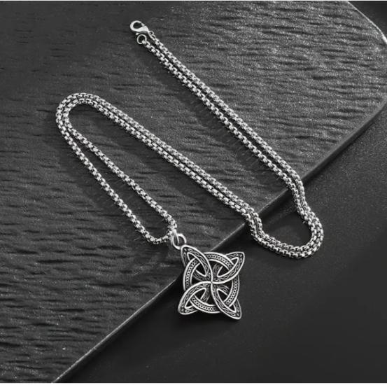 Triquetra Kelt Düğümü ve ilahi Koruma